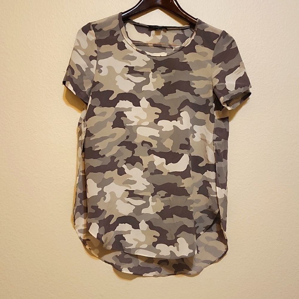 Acrobat Camo Print silk blouse size small.‎